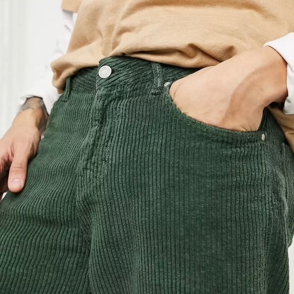 ASOS DESIGN relaxed tapered corduroy jeans in dark green - Picture 3 of 4